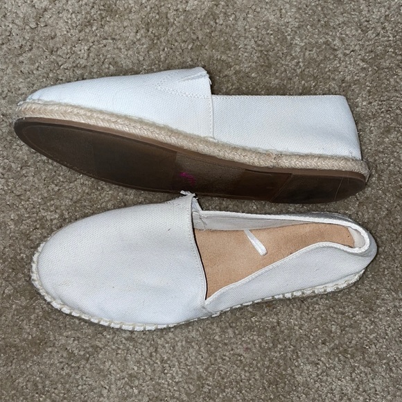 White Closed Toed Flats size 9 - Picture 2 of 2